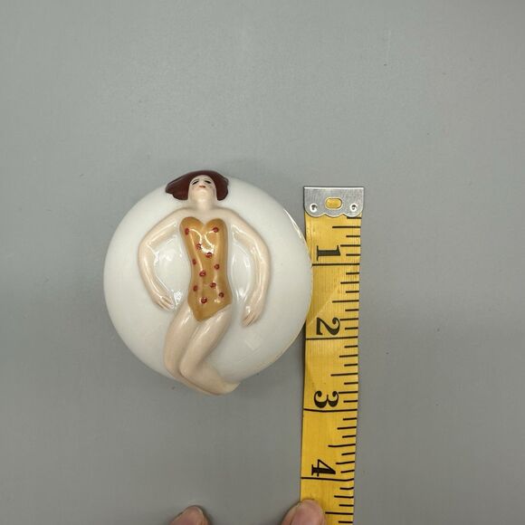 Vintage 1970s Porcelain Paperweight Lady Sunbather Swimsuit Round White - Picture 6 of 7
